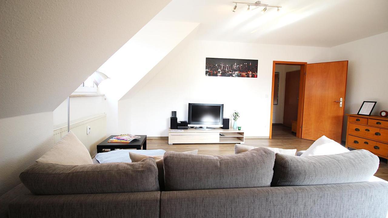 Homie Stay Zell - Apartment Mit Privatparkplatz Zell am Main Esterno foto