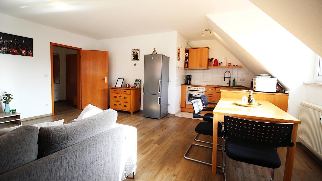 Homie Stay Zell - Apartment Mit Privatparkplatz Zell am Main Esterno foto